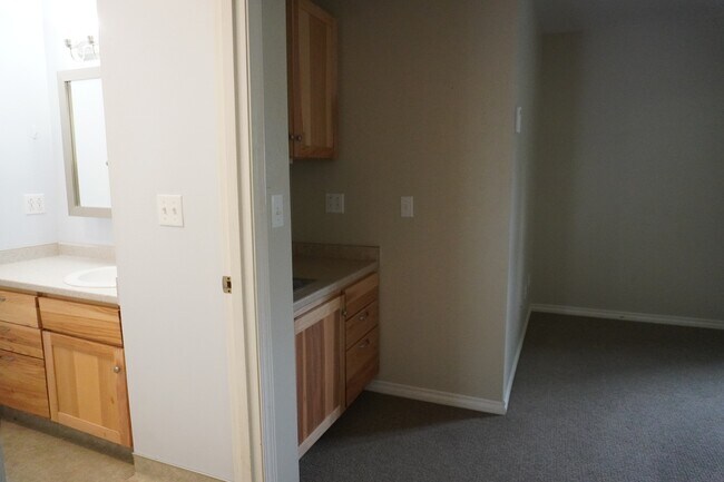 Foto del edificio - 1705 Resurrection Blvd