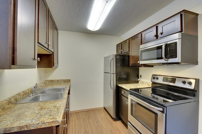 Building Photo - Fountain Terrace Apartments! | 2 Bedrooms Available! (New Brighton, MN)