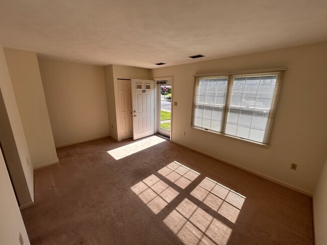Building Photo - 105 Ridge Ave