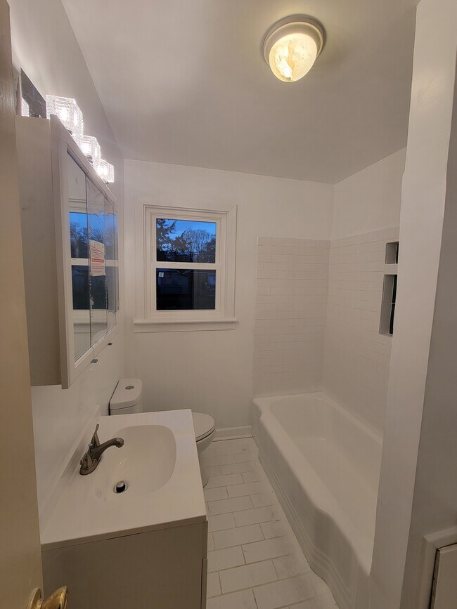 Bathroom - 1906 N 23rd St