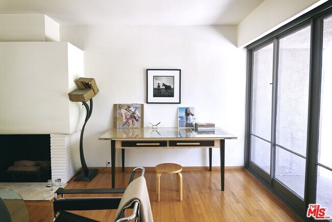 Foto del edificio - 423 W Ellis Ave