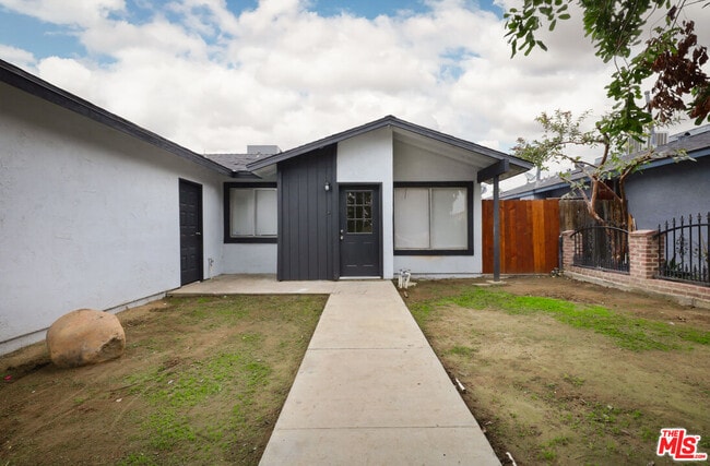 Building Photo - 1040 Iris St