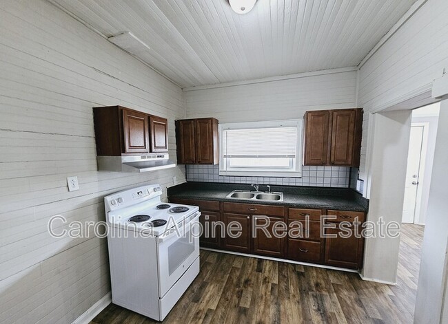 Building Photo - 140 Shelby Rd