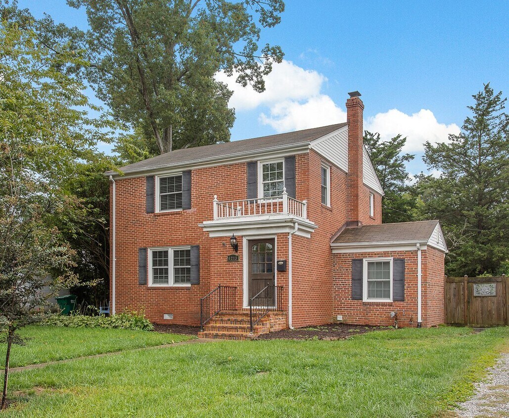 Primary Photo - Charming Updated Home in Prime Near West E...