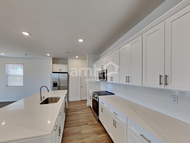 Building Photo - 11194 Magallanes St