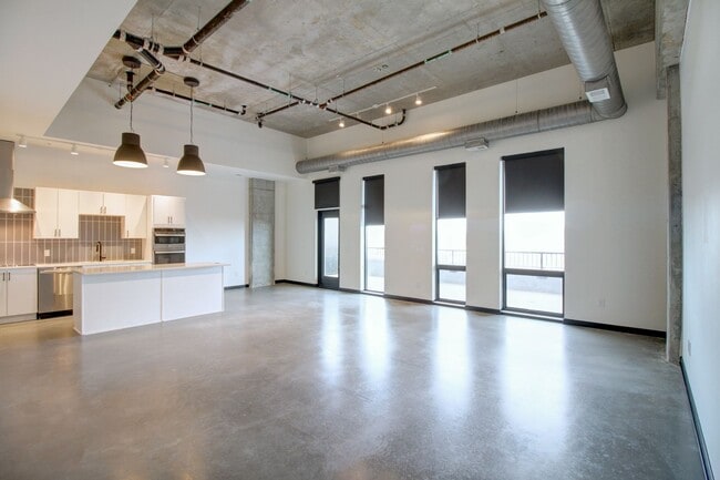 Interior Photo - Thirty Seven West Farnam