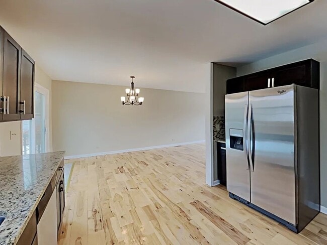 Building Photo - 21521 W Highland Dr