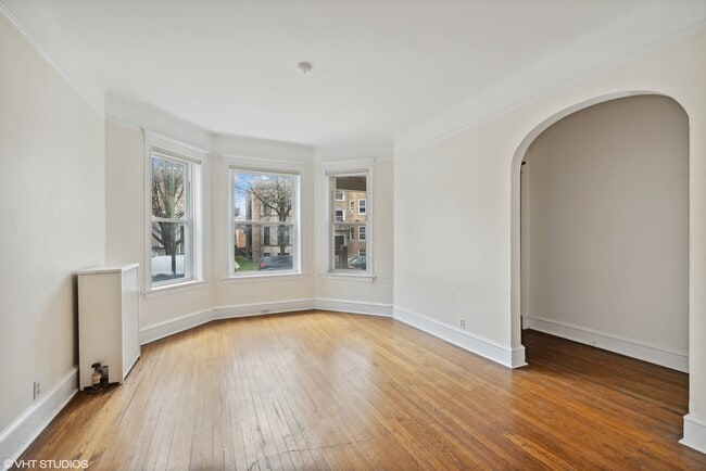 Building Photo - 1444 W Berwyn Ave