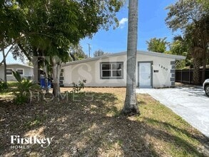 Building Photo - 1290 SW 28th Ave