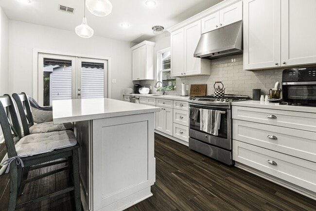 Building Photo - 466 Focis St