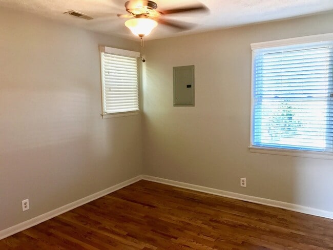 Building Photo - Chicamauga Ave