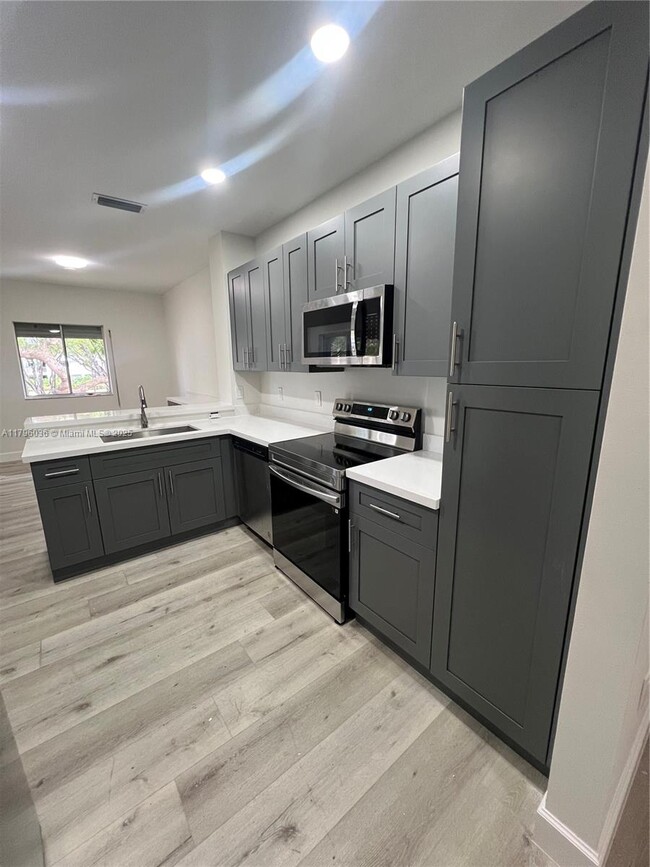 Foto del edificio - 16364 Malibu Dr
