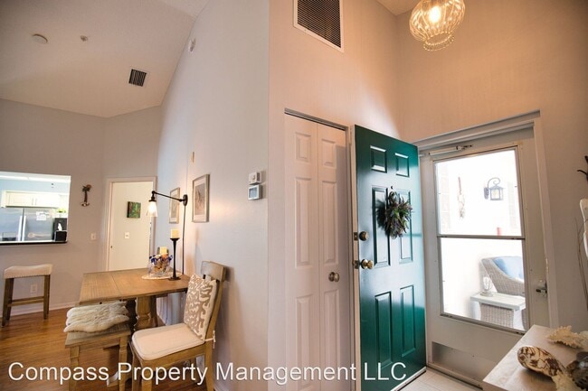Building Photo - 2 br, 2 bath House - 815 Montrose Drive #202