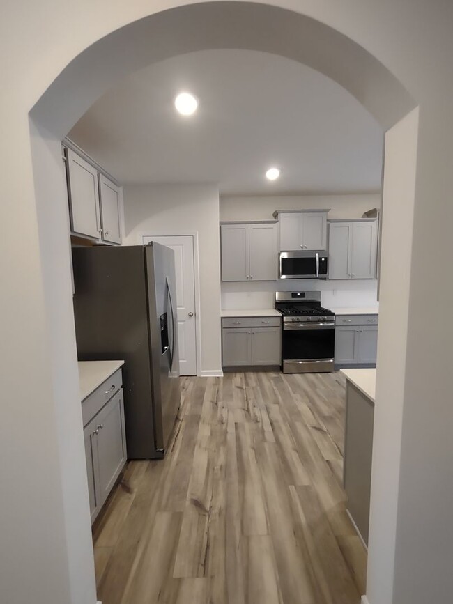 Building Photo - Move-in ready Home in Gambill Forest!