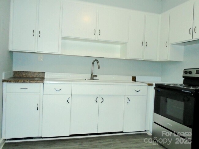 Foto del edificio - 1241 Reece Rd