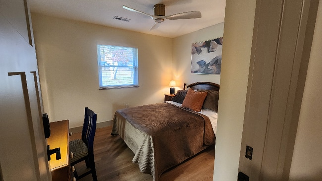 Building Photo - 1704 S Forest Dr