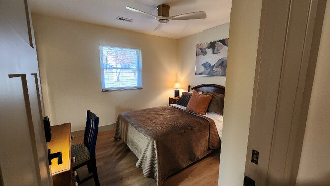 Foto del edificio - 1704 S Forest Dr