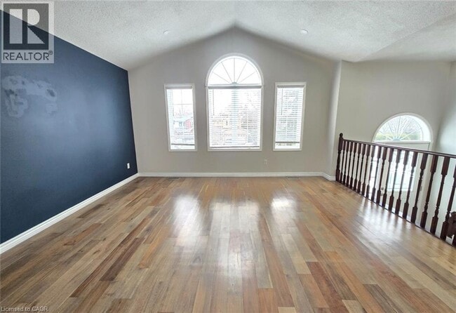 Building Photo - 164 High St