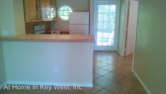 Building Photo - 3 br, 2 bath Apartment - 36 Golf Club Drive