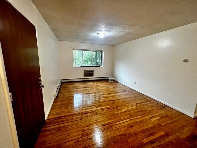 Building Photo - 155 Williams St