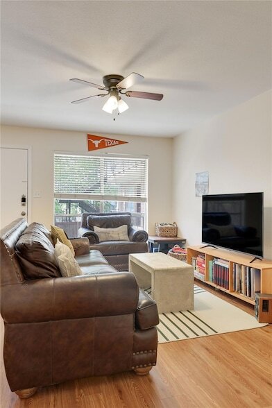 Foto del edificio - 2207 Leon St