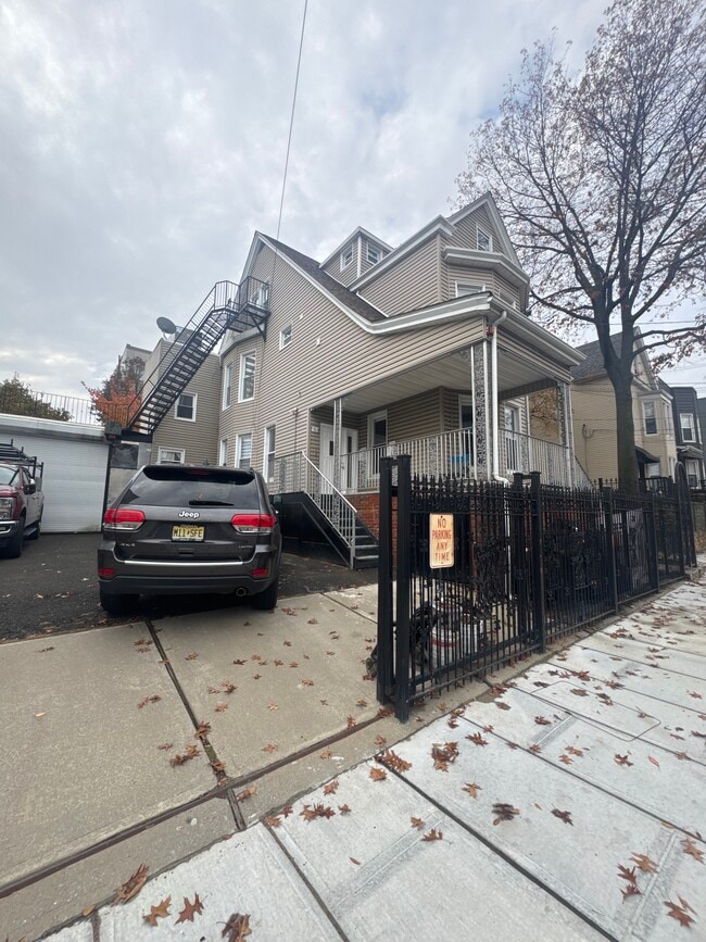 Building Photo - 311 19th St