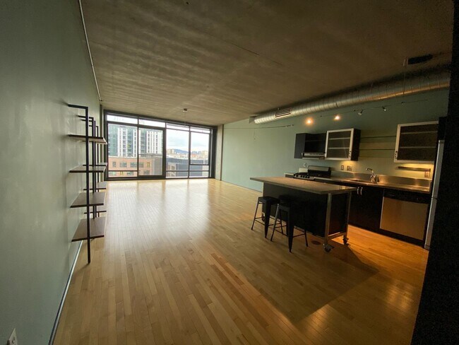 Foto del edificio - Stylish Pearl Condo with Mt. Hood Views, O...