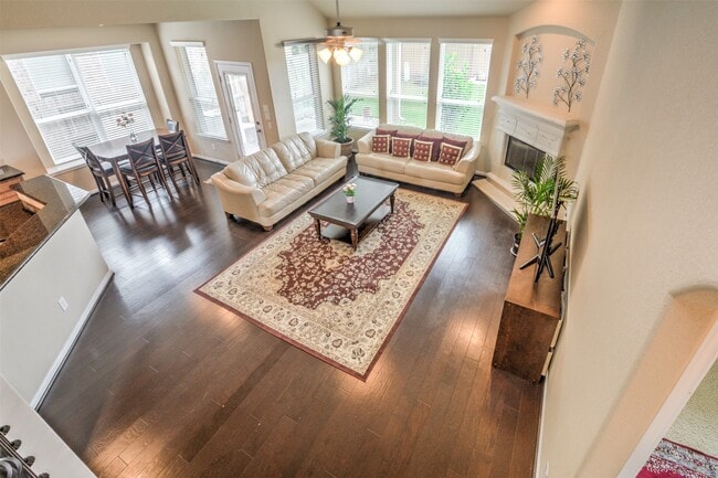 Building Photo - 26335 Cedar Pine Dr
