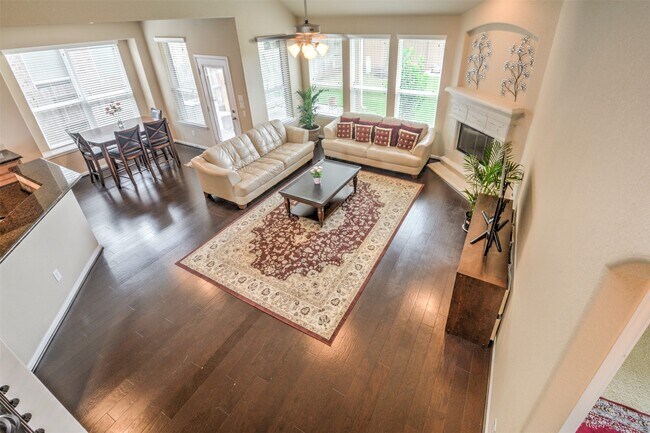 Foto del edificio - 26335 Cedar Pine Dr