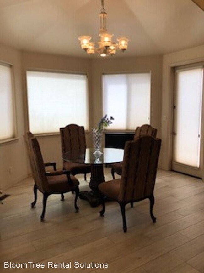 Foto del edificio - 3 br, 2 bath House - 8715 N Valley Oak Drive