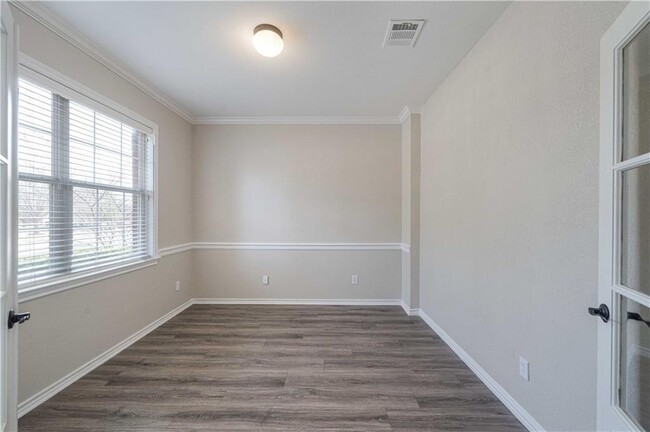 Building Photo - 2933 Inks Lake Dr
