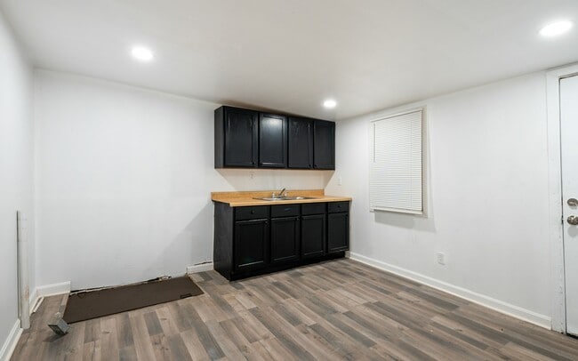 Foto del edificio - 1361 E 45th St