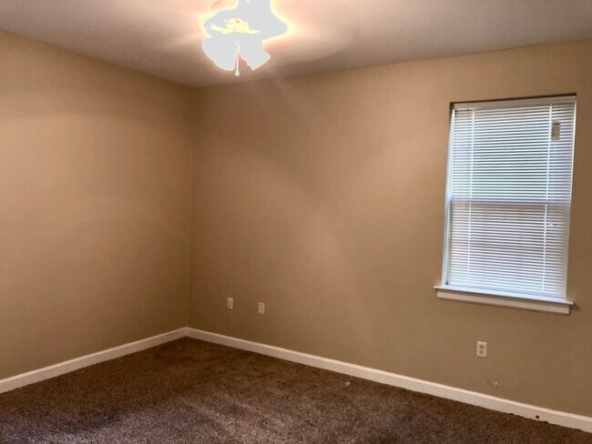 Building Photo - Residences at Cypress Preserve Beautiful1B...