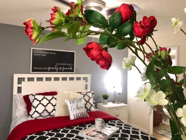 Building Photo - Winding Lane Apartments