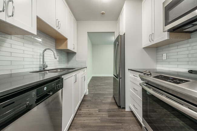 Building Photo - Brentwood Tower Apartments