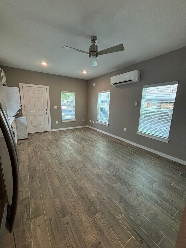 Building Photo - A1121 Woodbury Row Phase III