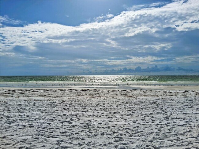 Foto del edificio - 19 Whispering Sands Dr