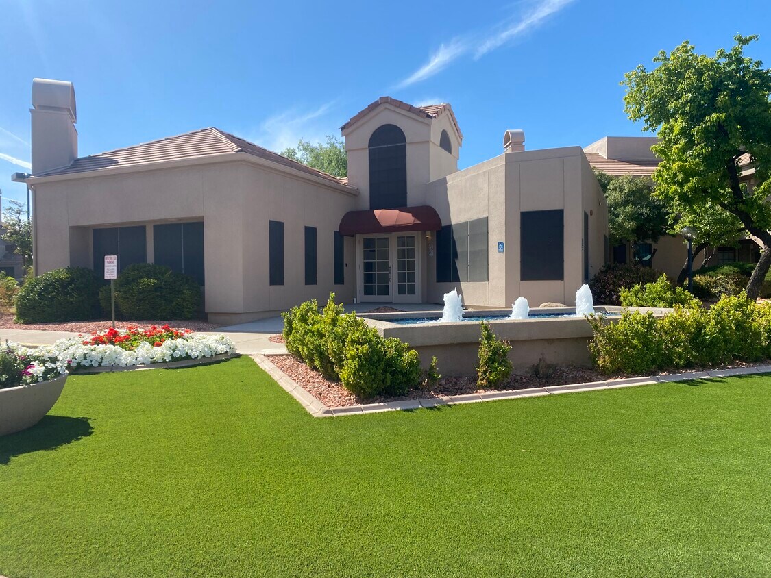 Villa Antigua Community Center - 5950 N 78th St