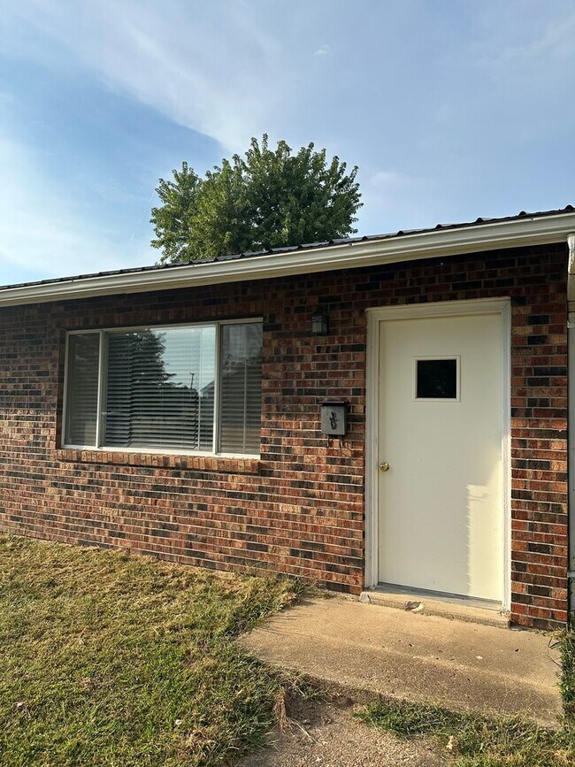 Foto del edificio - 607 E Jefferson Ave