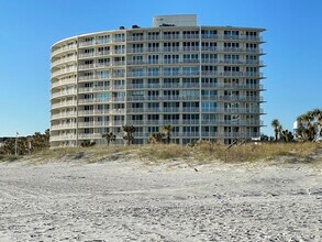 Building Photo - 1601 Ocean Dr S