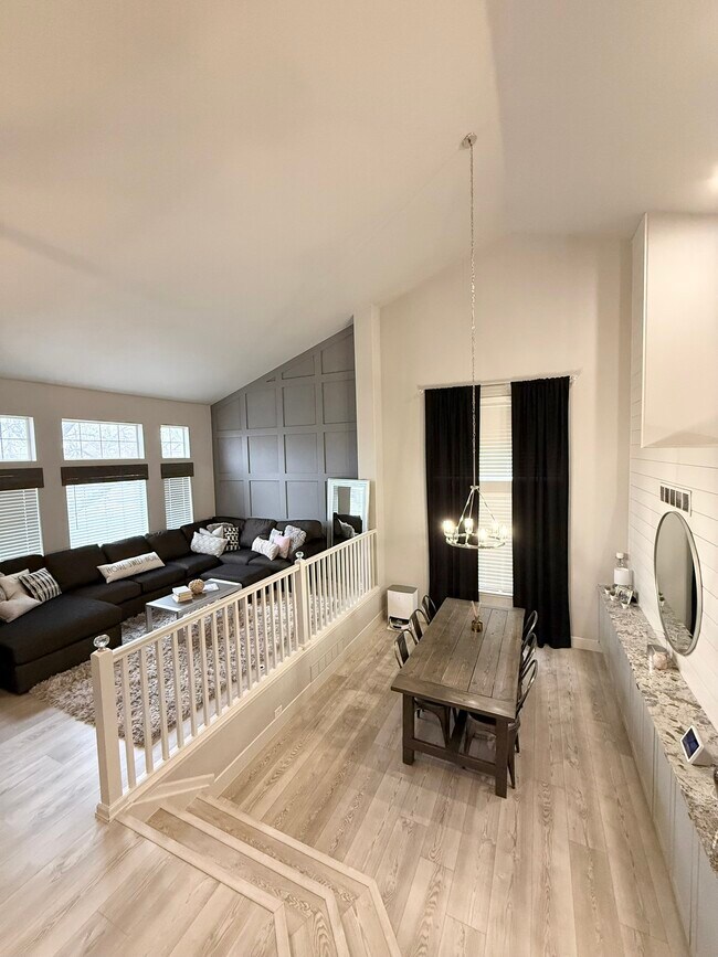 Foto del edificio - 562 E 133rd Ct