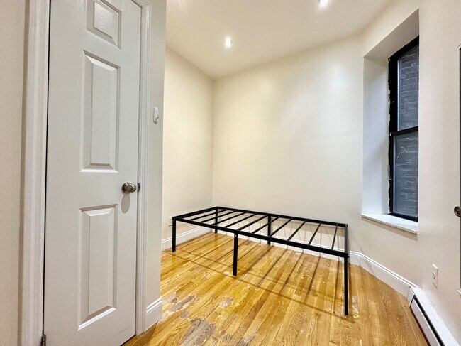 Foto del edificio - 216 W 108th St