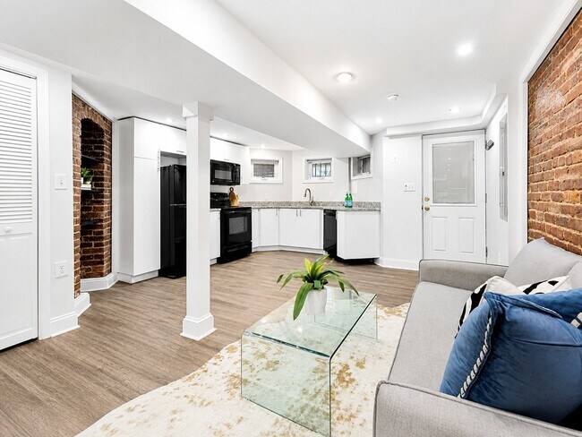 Foto del edificio - 3576 13th St NW