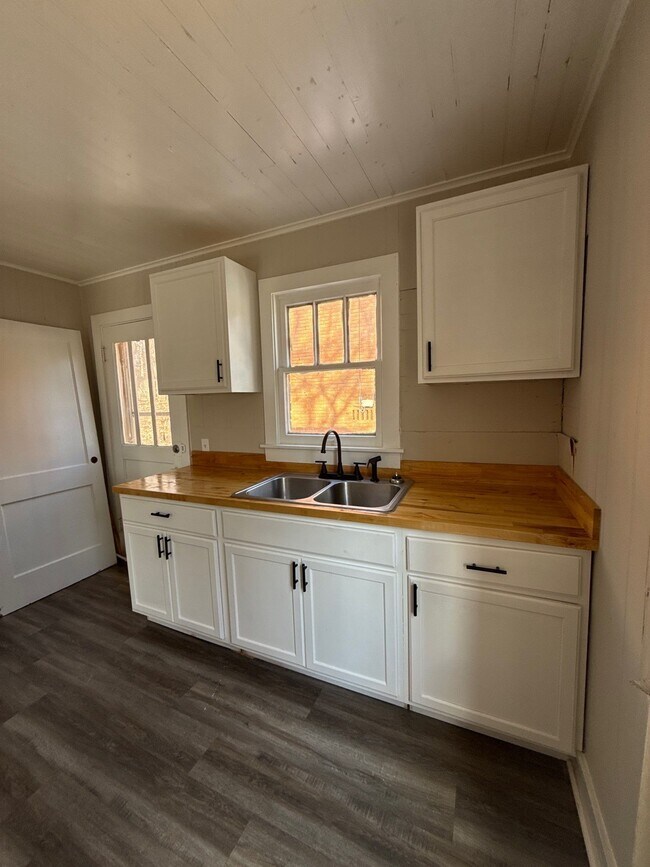 Foto del edificio - 144 Midland St