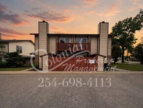 Building Photo - 3002 Chaucer Dr