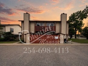 Building Photo - 3002 Chaucer Dr