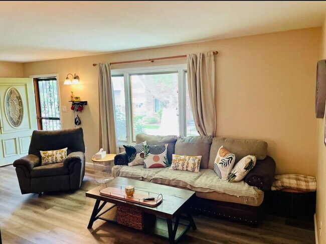 Foto del edificio - 3 Bedroom Townhome in Denver