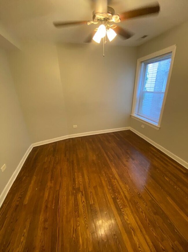 Building Photo - 5114 N Kimball Ave