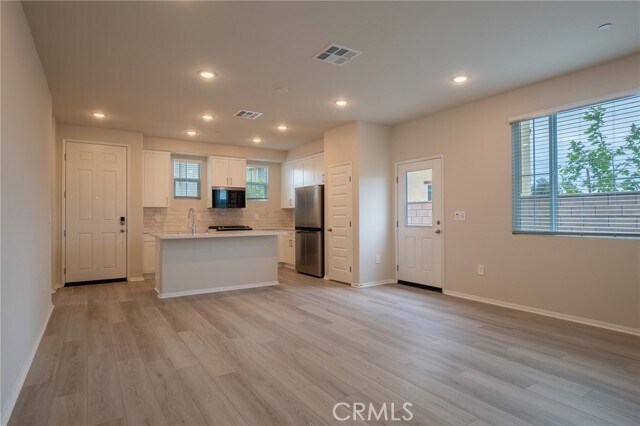 Building Photo - 28586 Via Roble