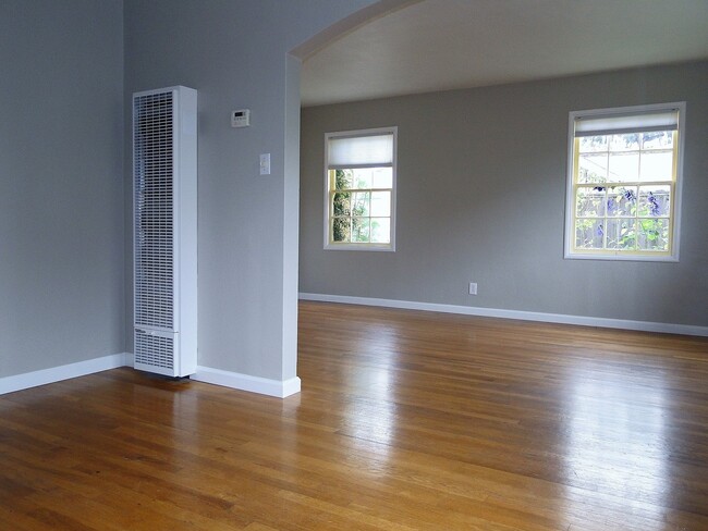 Building Photo - Ground floor side by side duplex